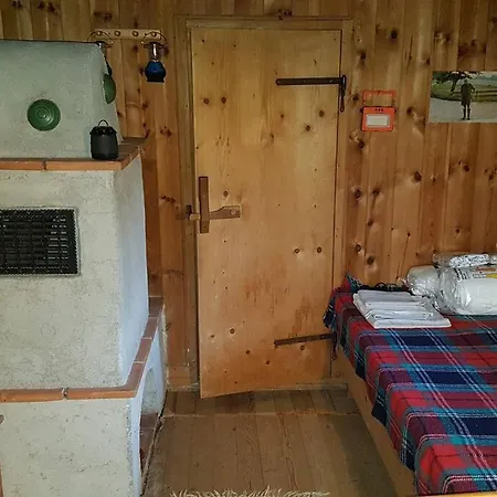 Almhuette Fuer Summer Und Wintersport